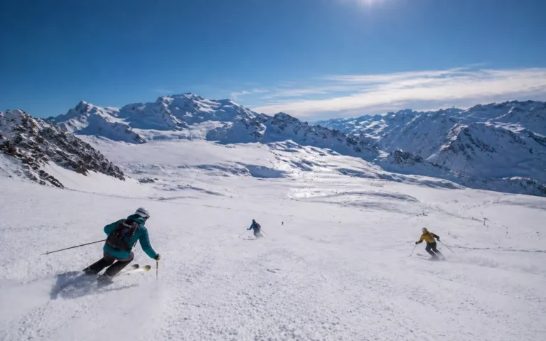 Esquiadores en el glaciar Grande Motte de Tignes en el Espace Killy