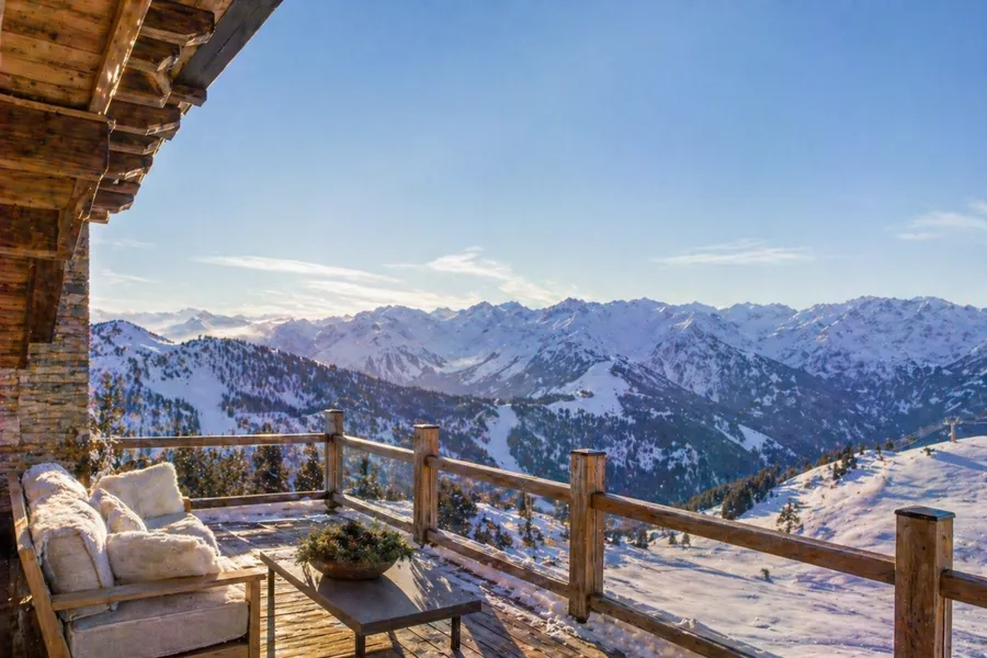 Terraza de lujo con vistas a las pistas en Courchevel